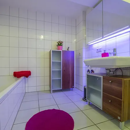 Theresa Apartment *